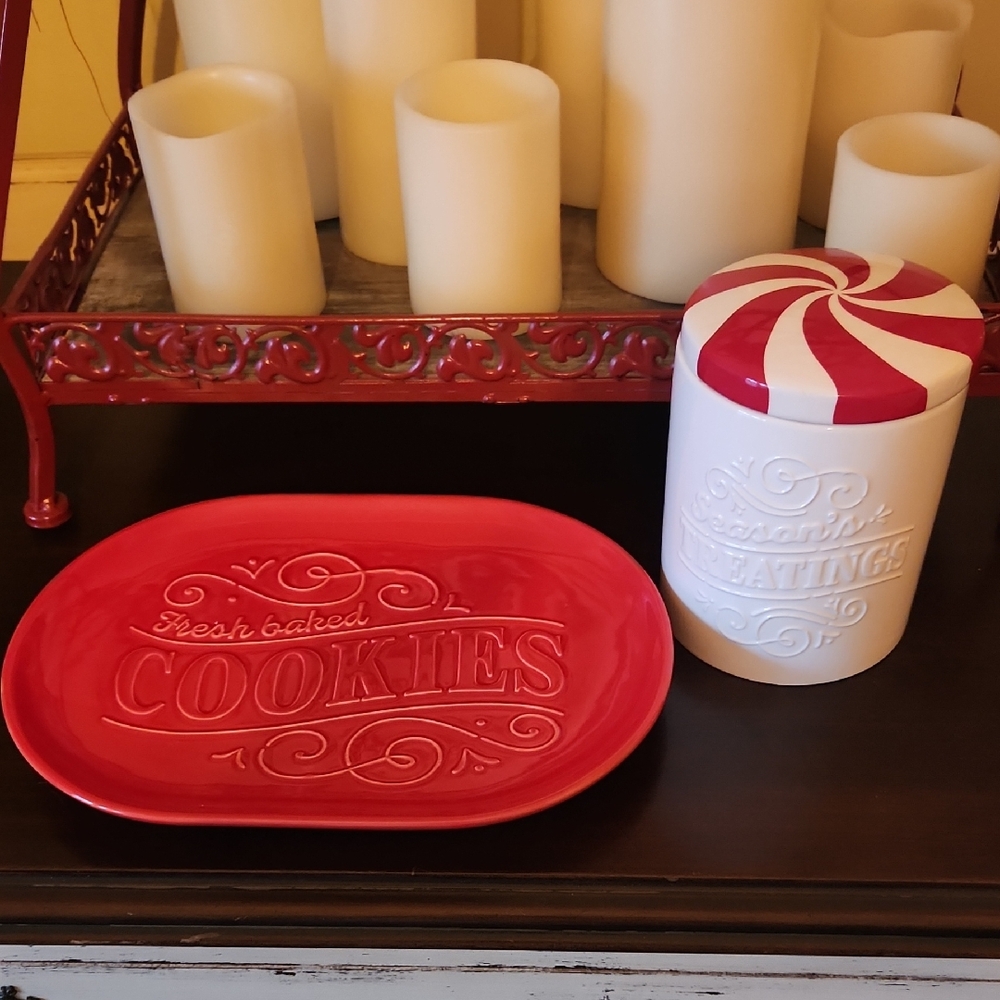 Hallmark Red and White Cookie/Treat Set